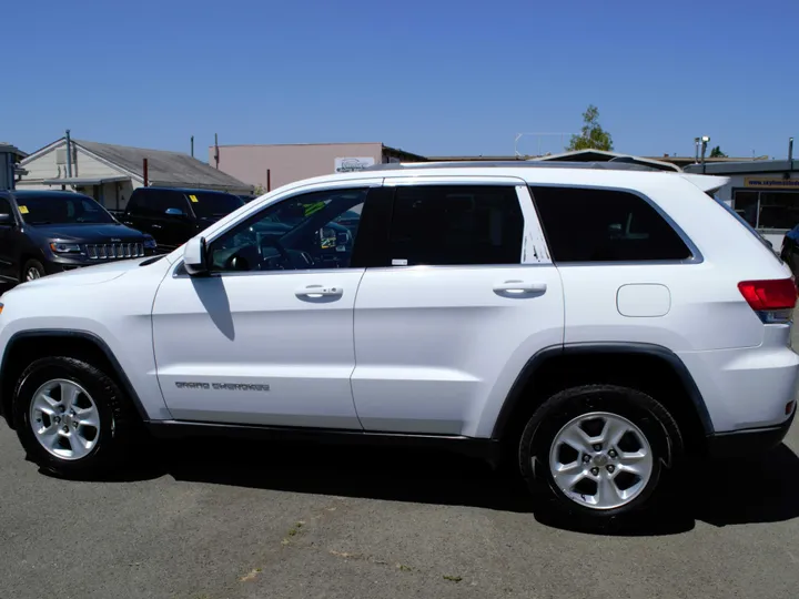 WHITE, 2015 JEEP GRAND CHEROKEE Image 7