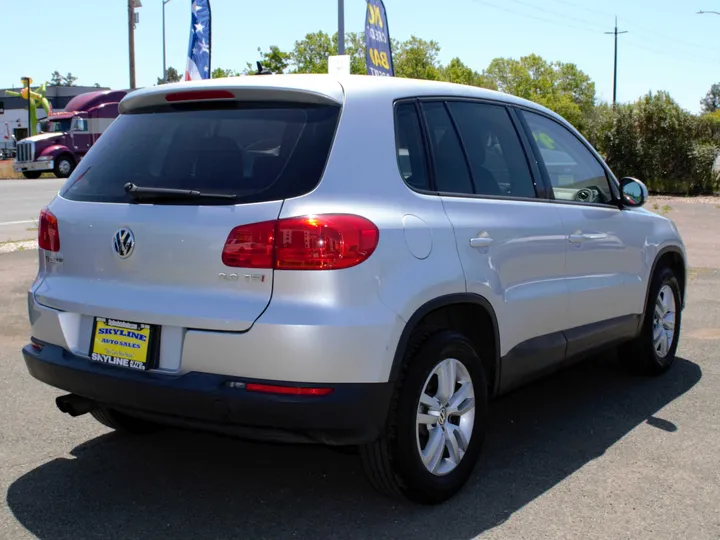 SILVER, 2013 VOLKSWAGEN TIGUAN Image 3