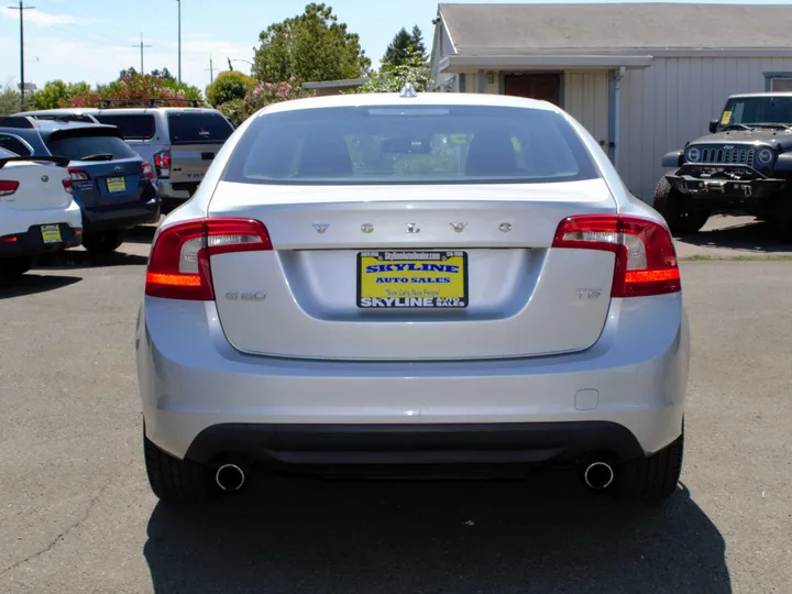 SILVER, 2012 VOLVO S60 Image 4