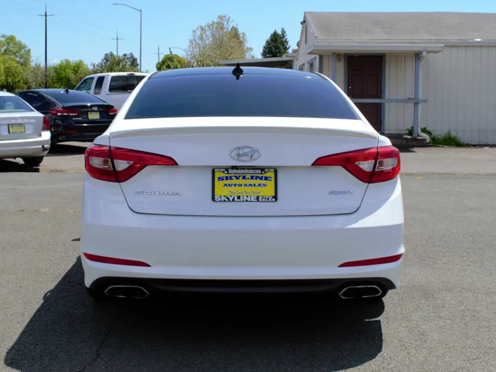 WHITE, 2015 HYUNDAI SONATA Image 4