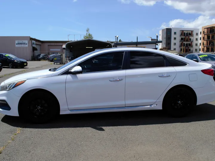 WHITE, 2015 HYUNDAI SONATA Image 7