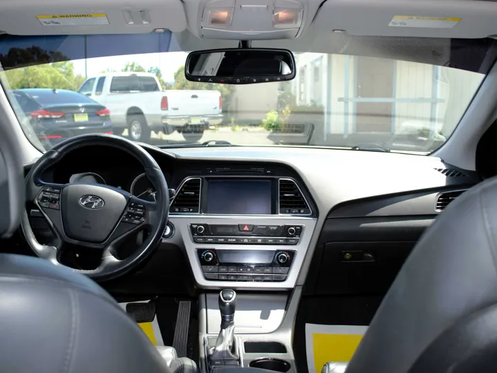 WHITE, 2015 HYUNDAI SONATA Image 10