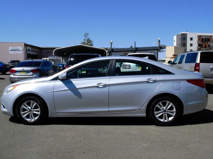 SILVER, 2013 HYUNDAI SONATA Image 6