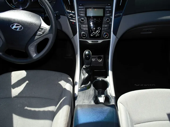 SILVER, 2013 HYUNDAI SONATA Image 11