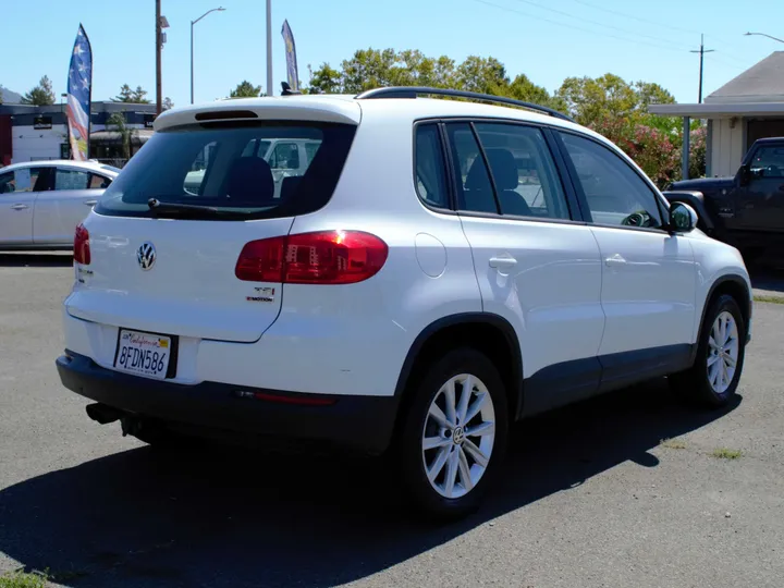 WHITE, 2018 VOLKSWAGEN TIGUAN LIMITED Image 3