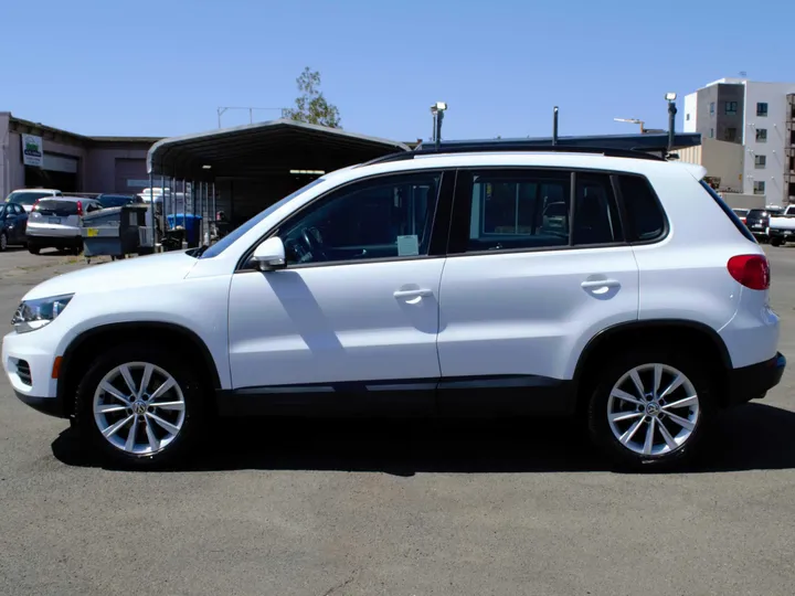 WHITE, 2018 VOLKSWAGEN TIGUAN LIMITED Image 7