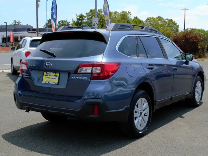 BLUE, 2018 SUBARU OUTBACK Image 3