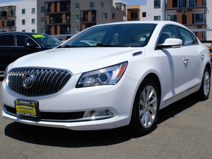 WHITE, 2014 BUICK LACROSSE Image 8