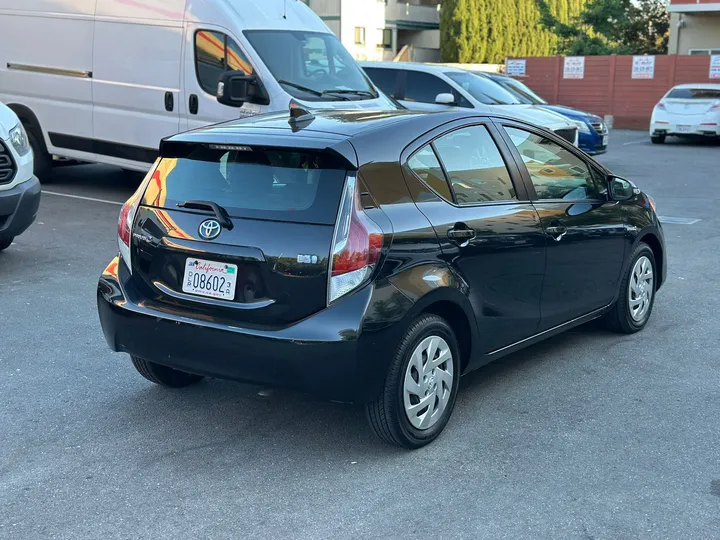 2016 TOYOTA PRIUS C Image 6