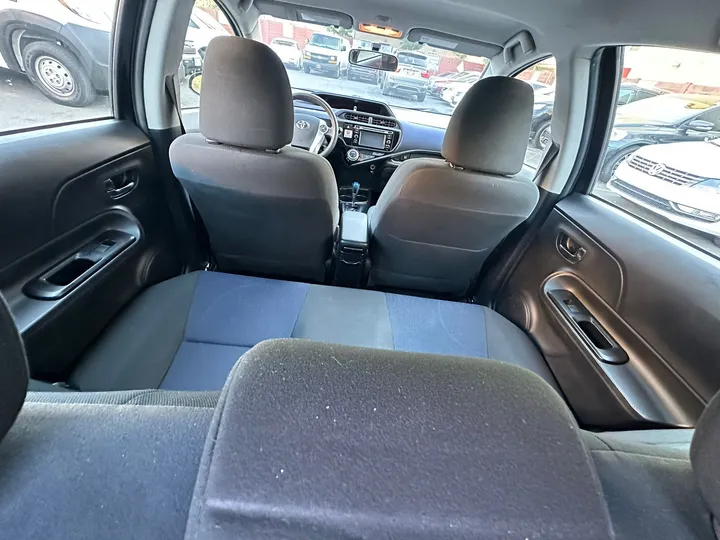 2016 TOYOTA PRIUS C Image 13