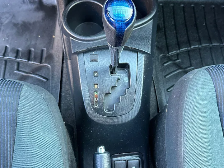 2016 TOYOTA PRIUS C Image 14