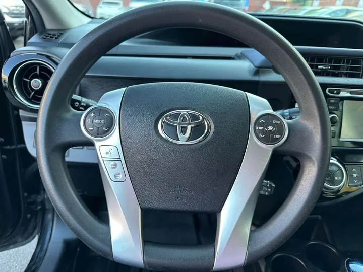 2016 TOYOTA PRIUS C Image 15