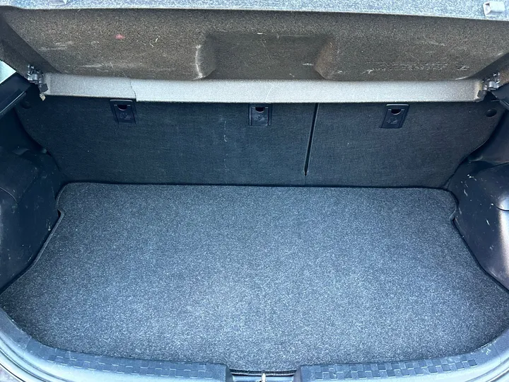 2016 TOYOTA PRIUS C Image 18