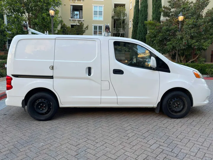 2017 NISSAN NV200 Image 10