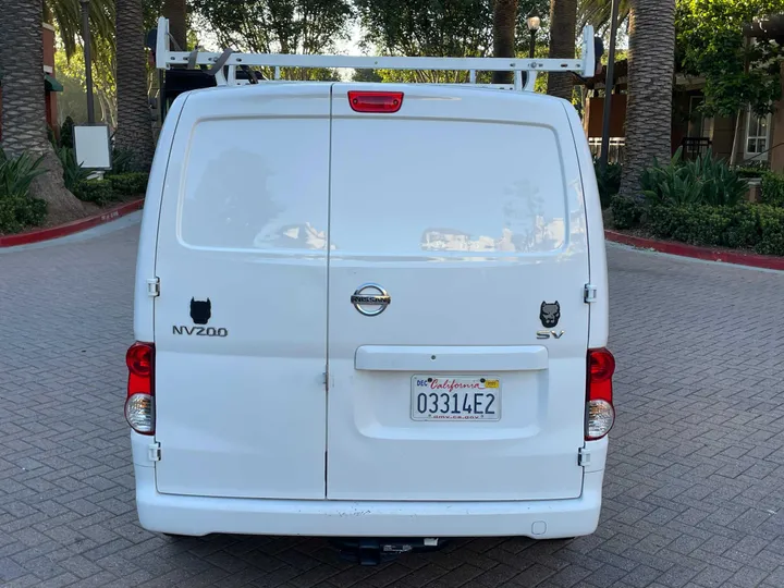 2017 NISSAN NV200 Image 5