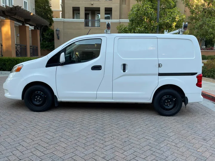 2017 NISSAN NV200 Image 7