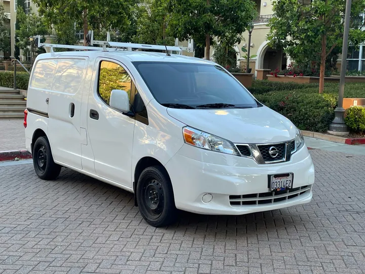 2017 NISSAN NV200 Image 3