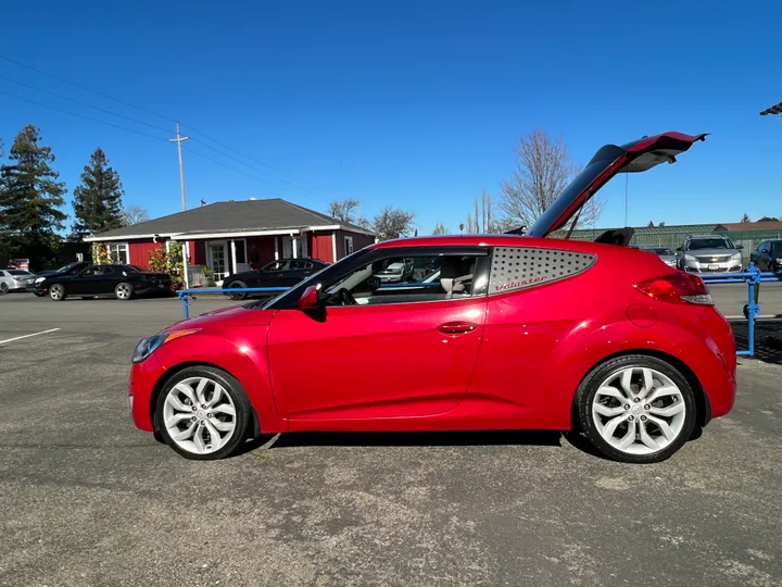 2013 HYUNDAI VELOSTER Image 2