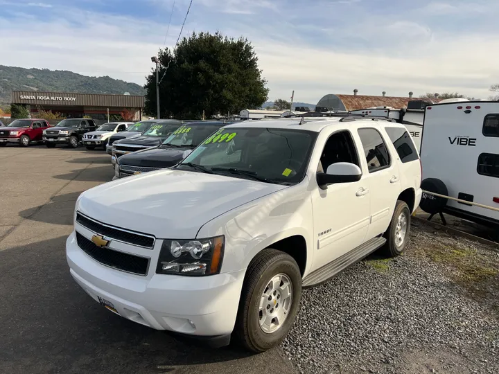 WHITE, 2013 CHEVROLET TAHOE Image 2