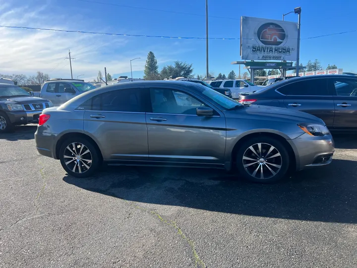 2012 CHRYSLER 200 Image 3