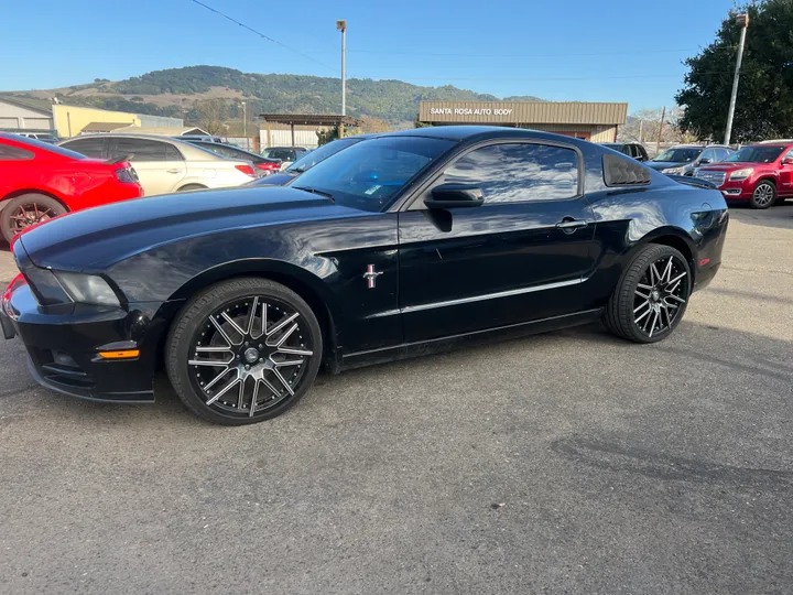 BLACK, 2013 FORD MUSTANG Image 2