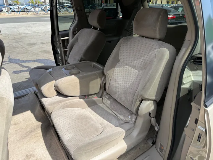N / A, 2008 TOYOTA SIENNA Image 5