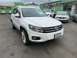WHITE, 2012 VOLKSWAGEN TIGUAN Thumnail Image 2