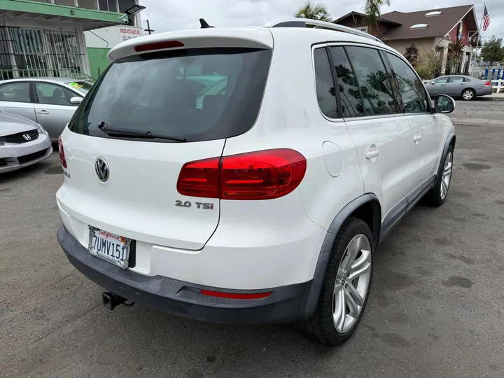 WHITE, 2012 VOLKSWAGEN TIGUAN Image 3