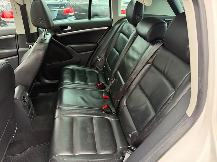WHITE, 2012 VOLKSWAGEN TIGUAN Image 7