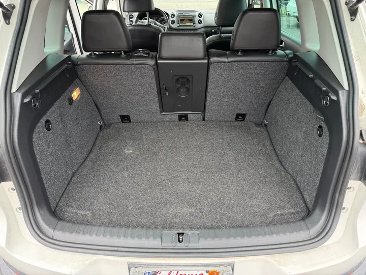 WHITE, 2012 VOLKSWAGEN TIGUAN Image 9