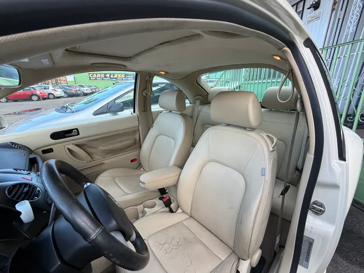 BEIGE, 2009 VOLKSWAGEN NEW BEETLE Image 5