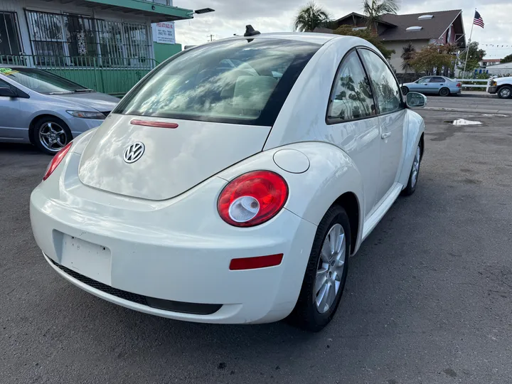 BEIGE, 2009 VOLKSWAGEN NEW BEETLE Image 3