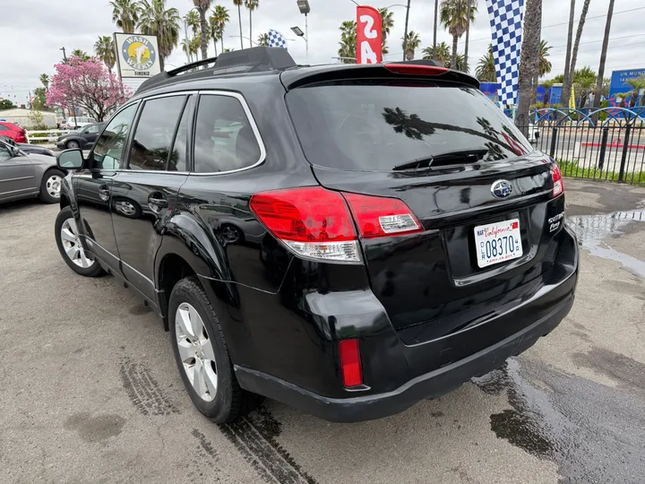 BLACK, 2010 SUBARU OUTBACK Image 4
