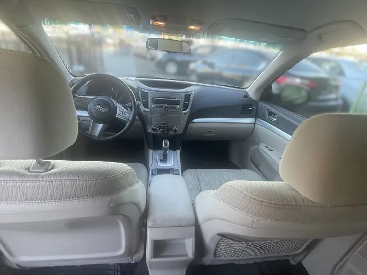 BLACK, 2010 SUBARU OUTBACK Image 13