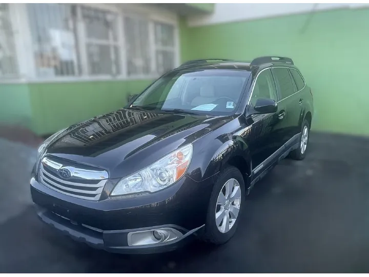 BLACK, 2010 SUBARU OUTBACK Image 5