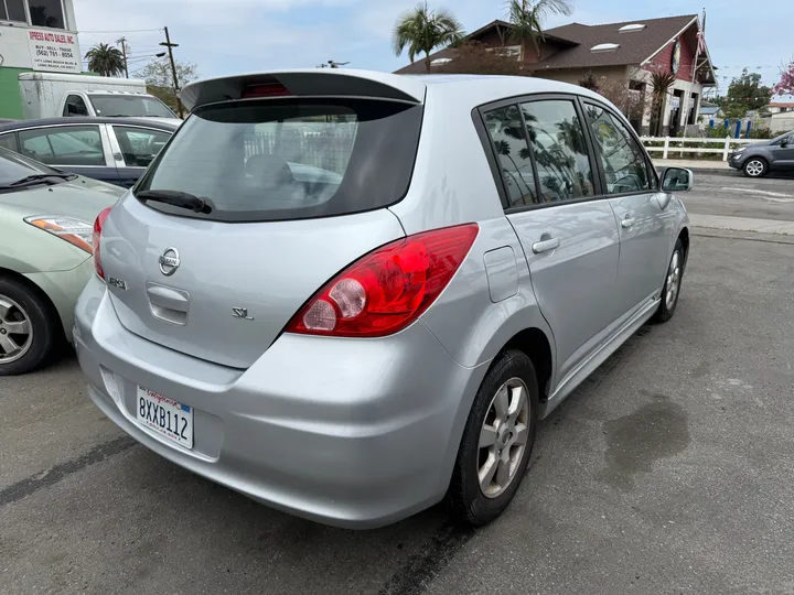 SILVER, 2010 NISSAN VERSA Image 3
