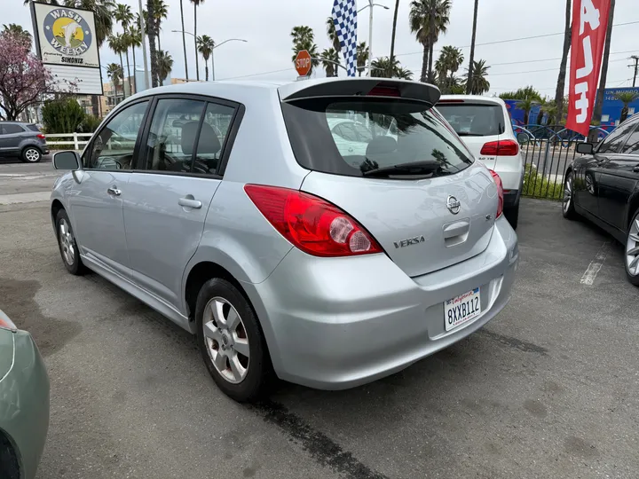 SILVER, 2010 NISSAN VERSA Image 4