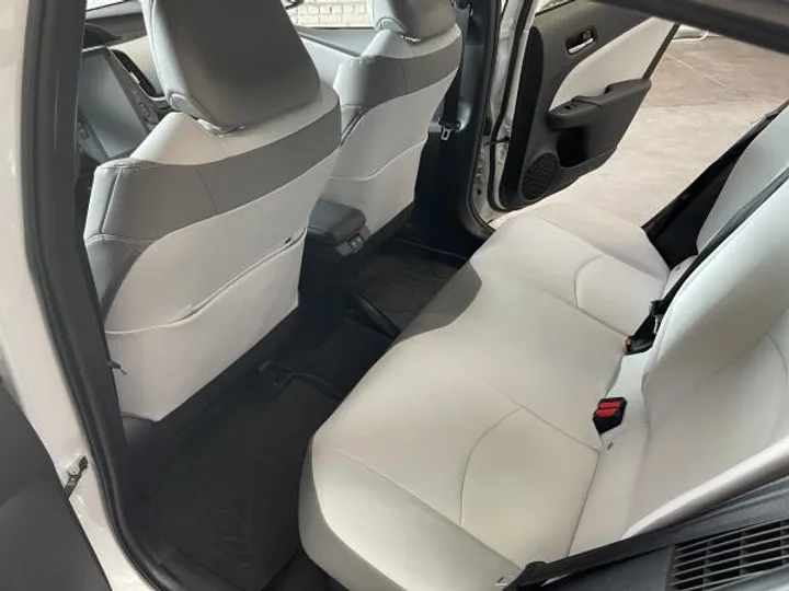 WHITE, 2021 TOYOTA PRIUS PRIME Image 17