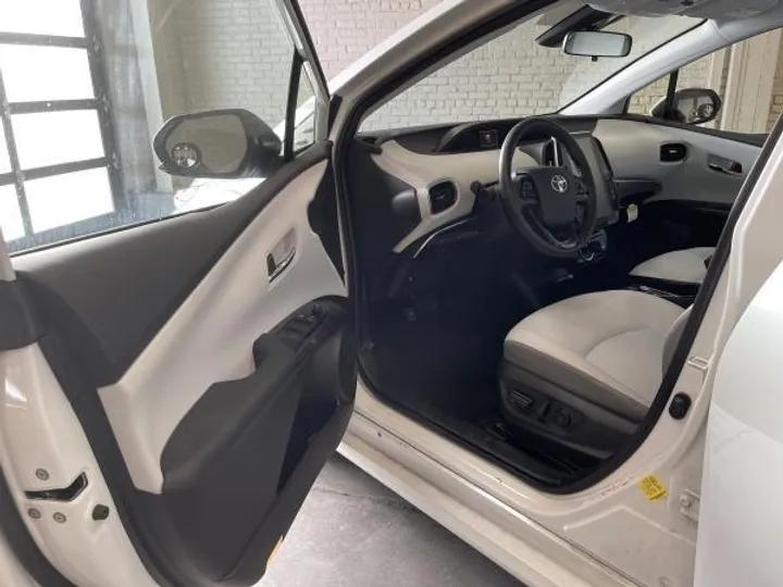 WHITE, 2021 TOYOTA PRIUS PRIME Image 10