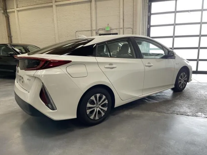 WHITE, 2021 TOYOTA PRIUS PRIME Image 6