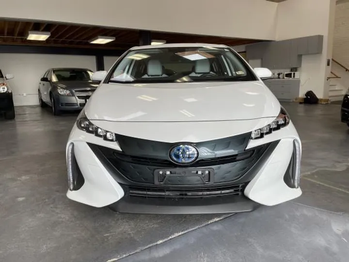 WHITE, 2021 TOYOTA PRIUS PRIME Image 2