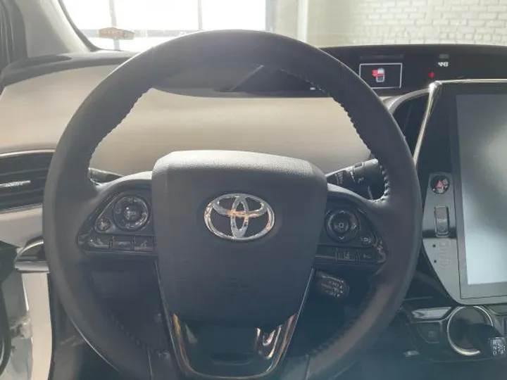 WHITE, 2021 TOYOTA PRIUS PRIME Image 13