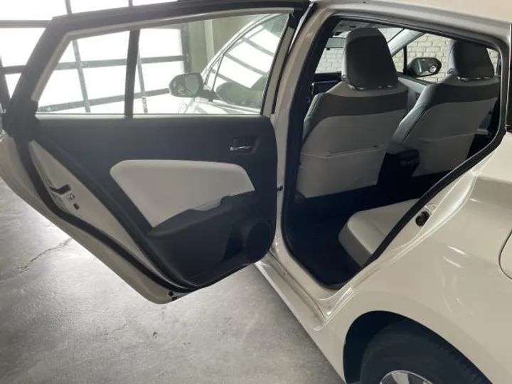 WHITE, 2021 TOYOTA PRIUS PRIME Image 18