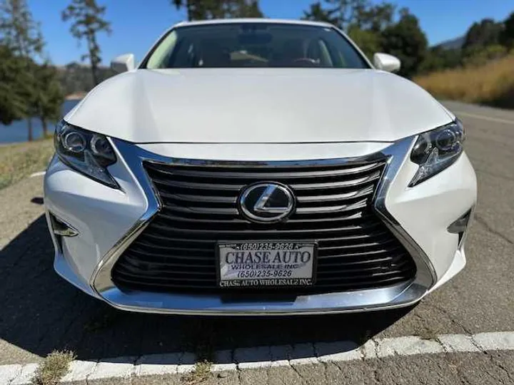 2016 LEXUS ES Image 5