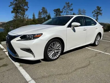 2016 LEXUS ES Image 