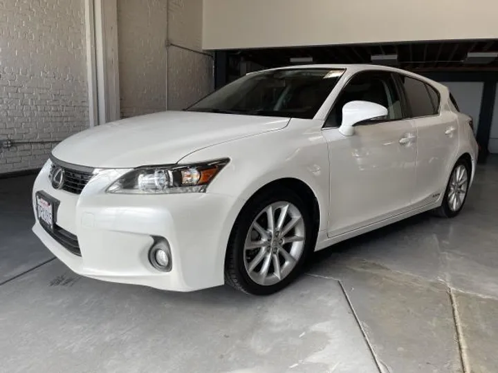 WHITE, 2013 LEXUS CT 200H Image 11