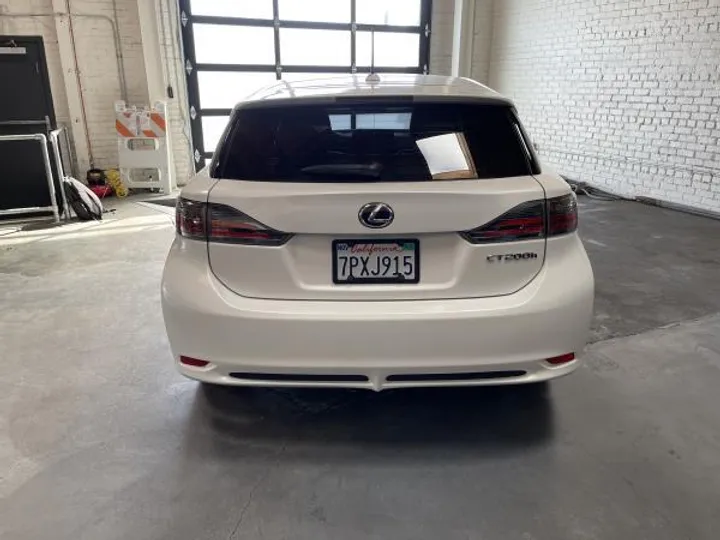 WHITE, 2013 LEXUS CT 200H Image 7