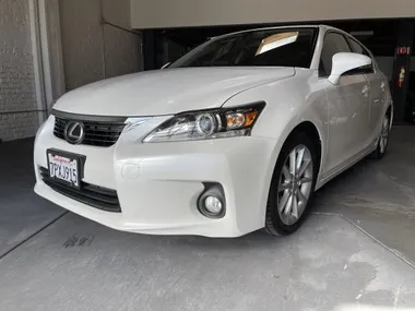 WHITE, 2013 LEXUS CT 200H Image 