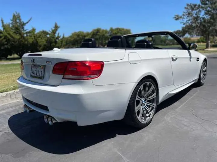 WHITE, 2010 BMW M3 Image 3