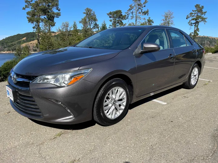 SILVER, 2017 TOYOTA CAMRY Image 1